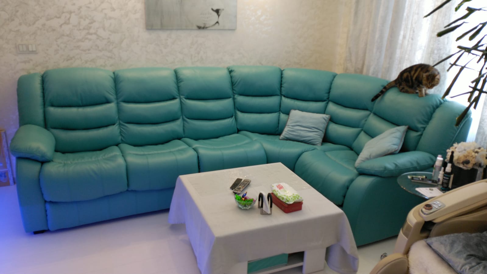 Перетяжка дивана на дому. Крымская