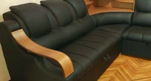 Перетяжка кожаного дивана. Крымская
